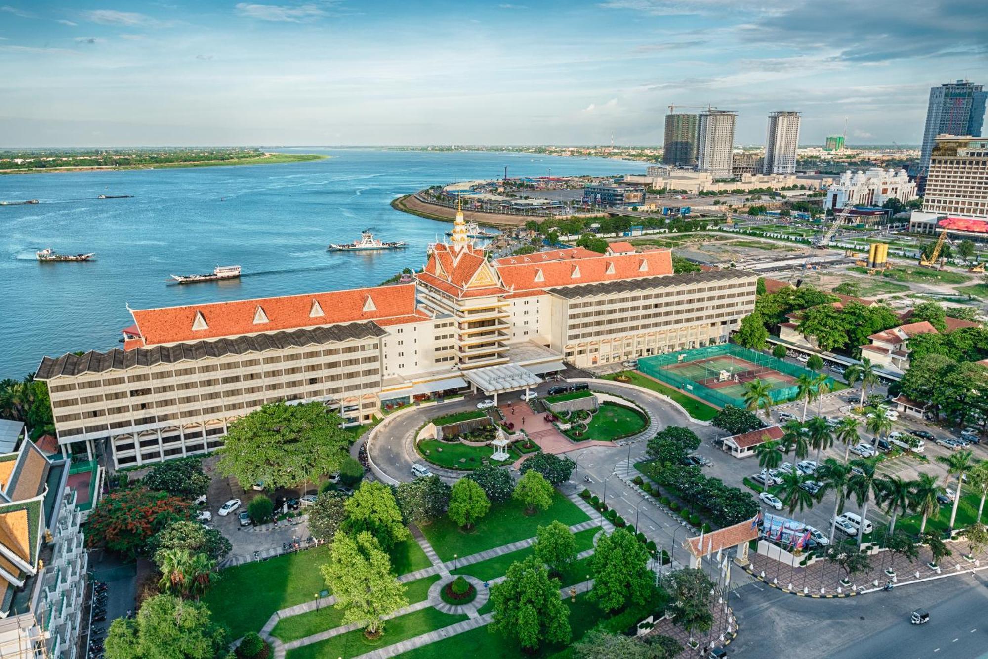 Hotel Cambodiana Phnom Penh Exterior foto